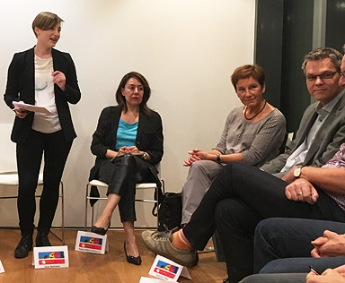 v.l.n.r.: Jana Rohrsen (Moderation), Paola Alfaro d’Alencon (Jurymitglied, uLAB), Gabriele Pfeil (Bezirksamt Pankow von Berlin, Fachbereich Stadtplanung), Jörn Oltmann (Bezirksstadtrat für Stadtentwicklung und Bauen in Tempelhof-Schöneberg)