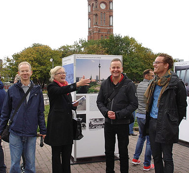 V.l.n.r. Matthias Grünzig, Theresa Keilhacker, Kultursenator Dr. Lederer, Landeskonservator Dr. Rauhut