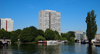 Hochhäuser auf der Fischerinsel, Foto: Matthias Grünzig