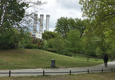 Station 4 - Lifestream Österreichpark: Yasser Almaamoun, Architekt www.plattformnachwuchsarchitekten.de, Andrea Isermann-Kühn, DorfwerkStadt e.V., Oliver Schruoffeneger, Bezirksstadtrat Charlottenburg Wilmersdorf, Kai Giersberg, Büro SWUP und Laura Vahl, Professorin für Landschaftsarchitektur an der Beuth Hochschule, im Gespräch mit Theresa Keilhacker, Architektin