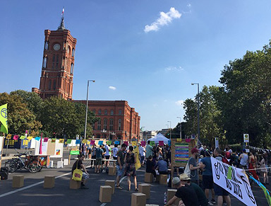 Picknick für eine autofreie Spandauer Straße