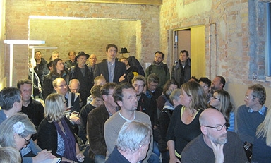 Statement aus dem Publikum . Podiumsdiskussion StadtWertSchätzen 2017: Wer baut die Wohnungen? Wer hat die Grundstücke?